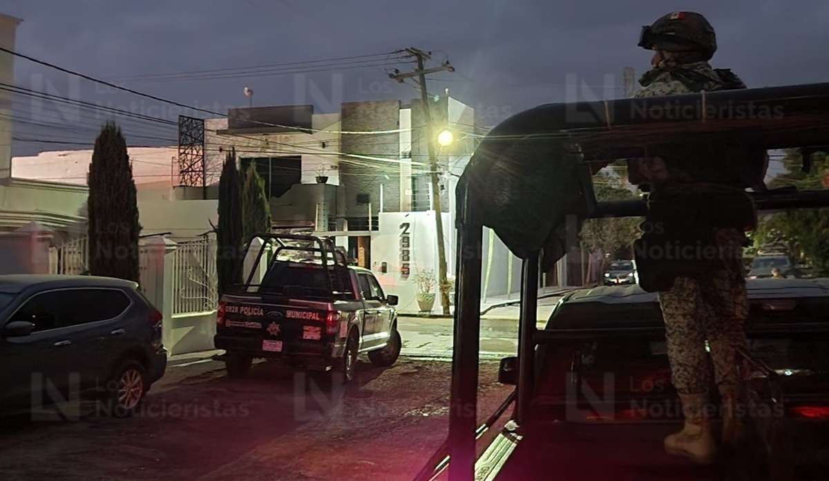 Impactan vehículo contra residencia y la incendian en la colonia Emiliano Zapata, en Culiacán