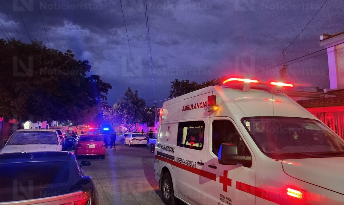 Impactan vehículo contra residencia y la incendian en la colonia Emiliano Zapata, en Culiacán