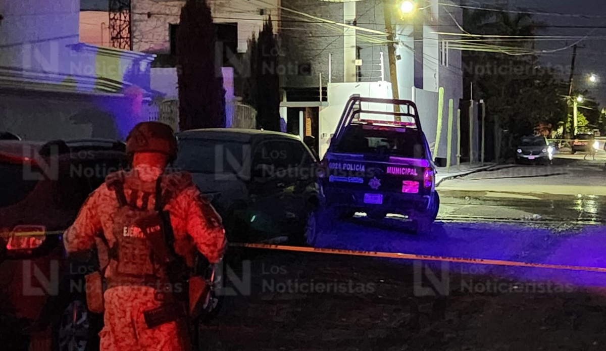 Impactan vehículo contra residencia y la incendian en la colonia Emiliano Zapata, en Culiacán
