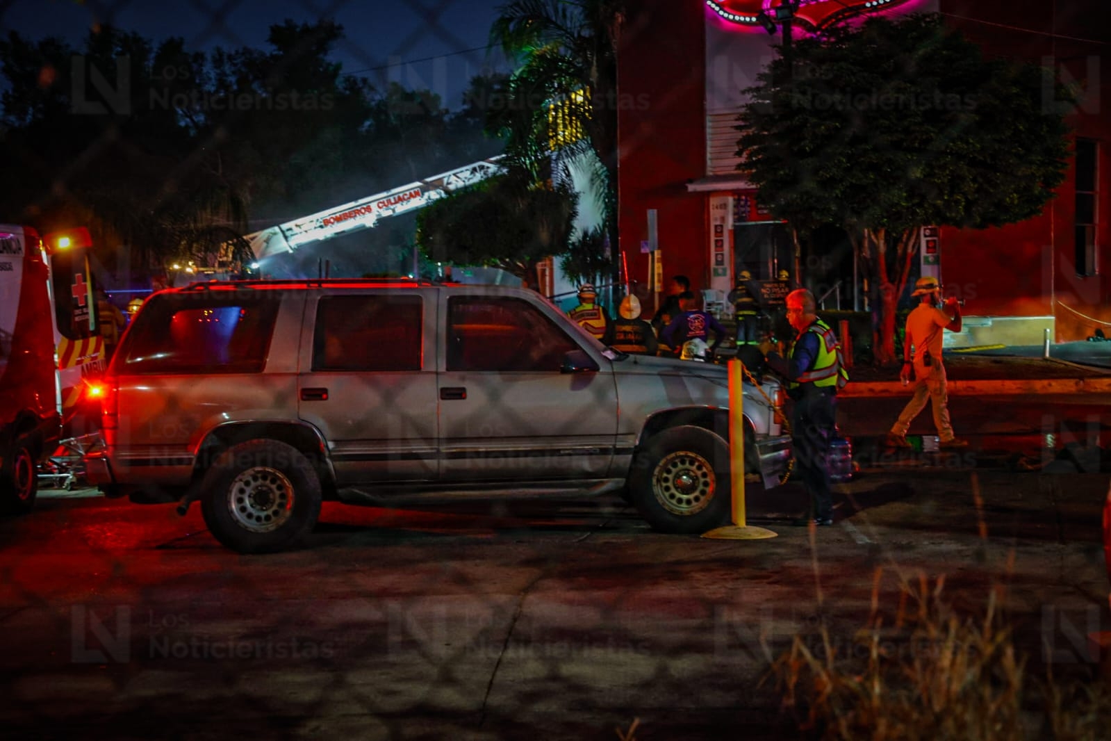 Incendian casino Tropicana en Culiacán