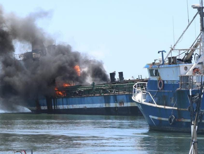 Incendio de embarcación en Mazatlán