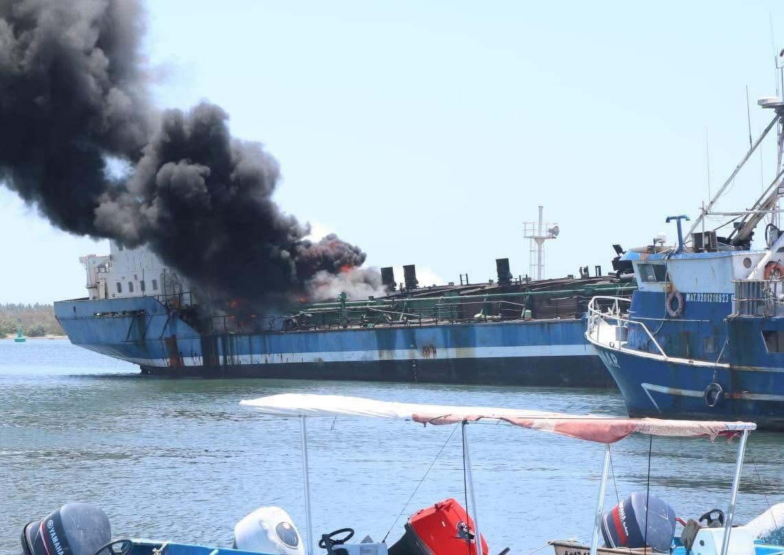 Incendio de embarcación en Mazatlán
