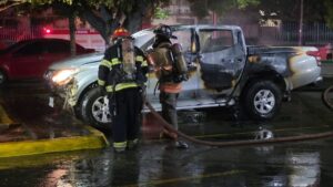 incendio de camioneta en mazatlan sinaloa bomberos