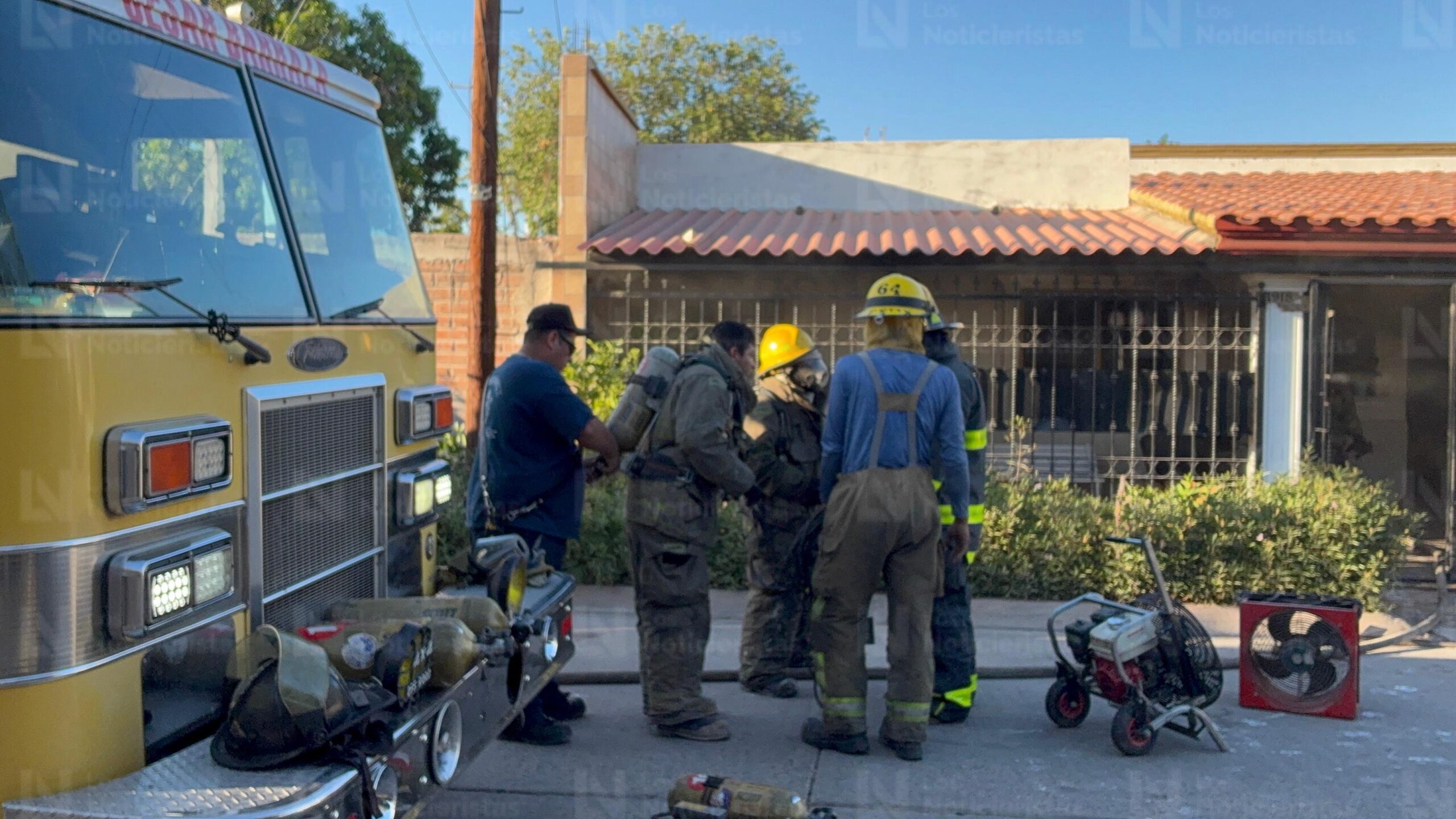 Incendio de vivienda en el fraccionamiento Cuauhtémoc, en Los Mochis