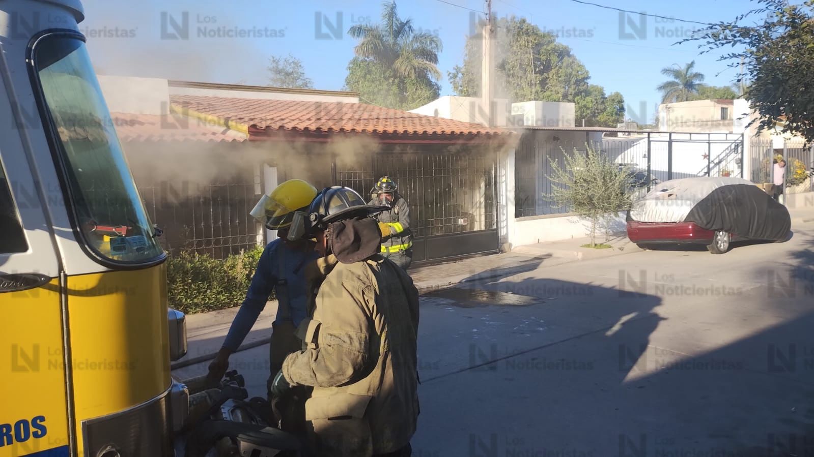Incendio de vivienda en el fraccionamiento Cuauhtémoc, en Los Mochis
