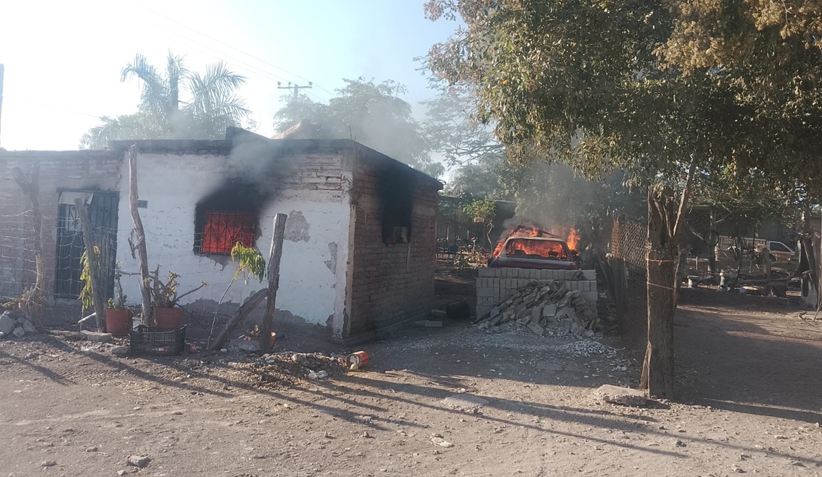 Incendio de vivienda y vehículo en Chinitos, Angostura