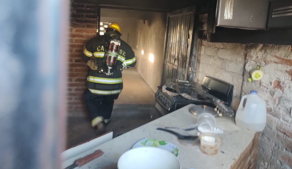 Incendio de vivienda y vehículo en Chinitos, Angostura