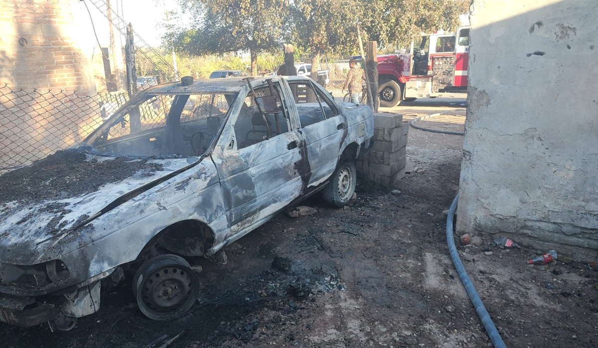 Incendio de vivienda y vehículo en Chinitos, Angostura