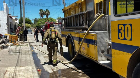 Se incendia vivienda en el fraccionamiento Álamos Country de la ciudad de Los Mochis, Sinaloa