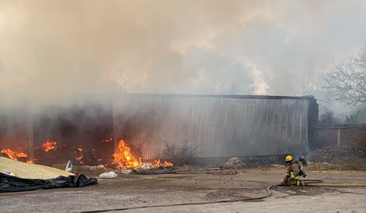 Incendio en Central de Camiones Rojos en Concordia
