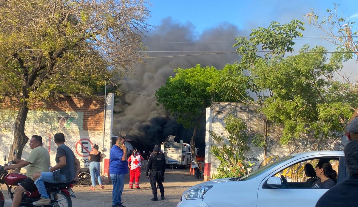Incendio en Central de Camiones Rojos en Concordia