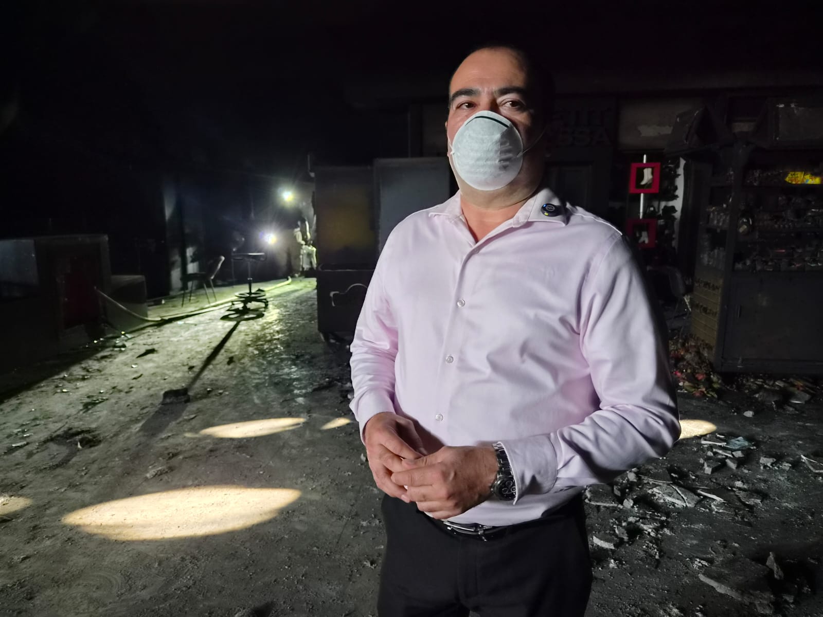 Trabajos periciales tras incendio en plaza de Los Mochis