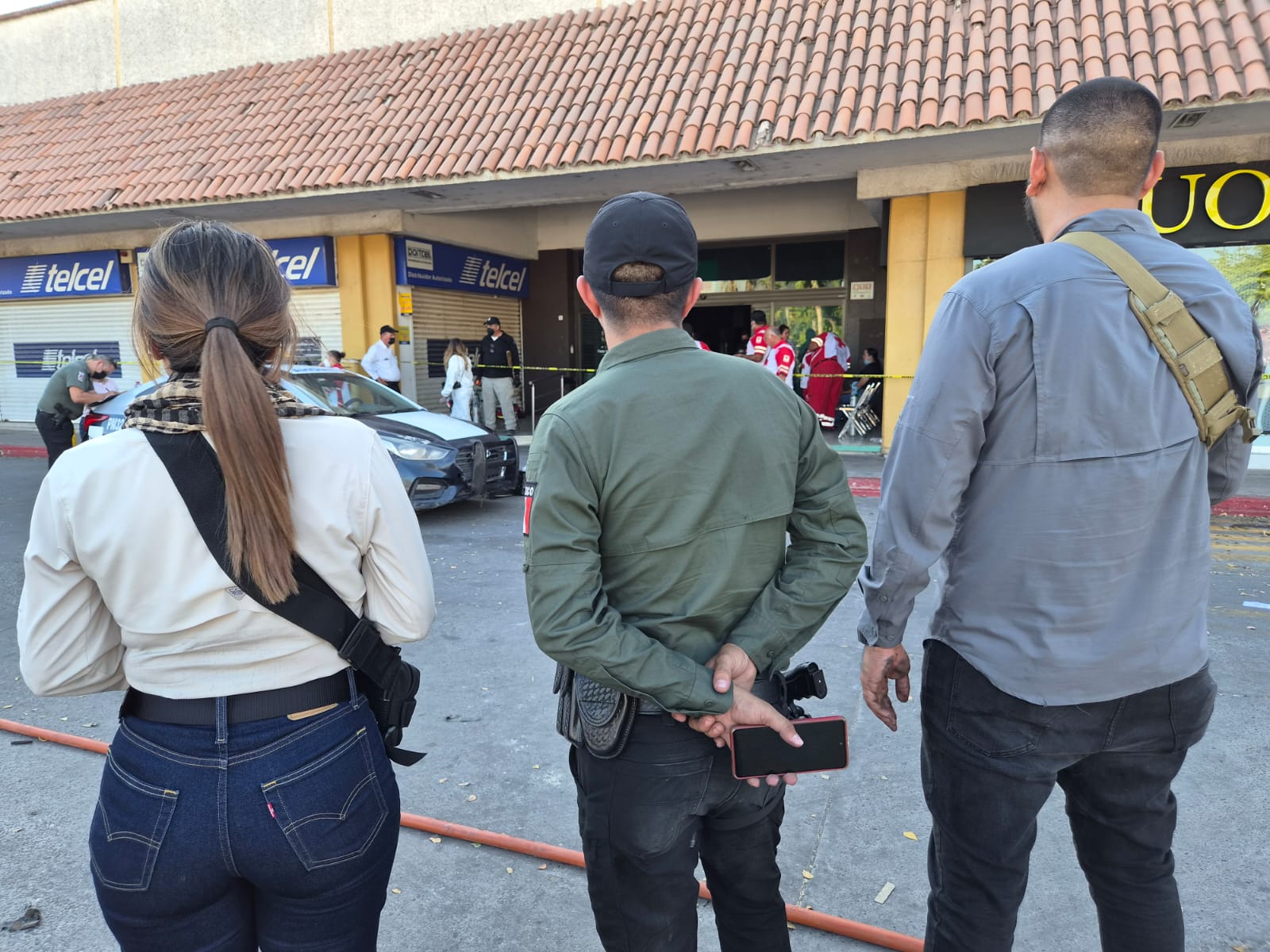 Trabajos periciales tras incendio en plaza de Los Mochis