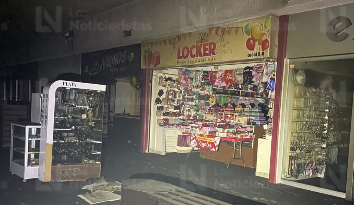 Incendio en Plaza Fiesta Las Palmas, en Los Mochis