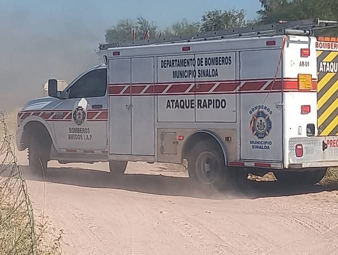 Incendio en pastizales y huertos de naranja en Sinaloa de Leyva