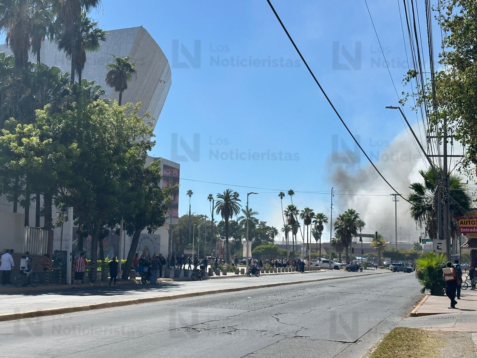 Incendio plaza Fiesta Las Palmas en Los Mochis