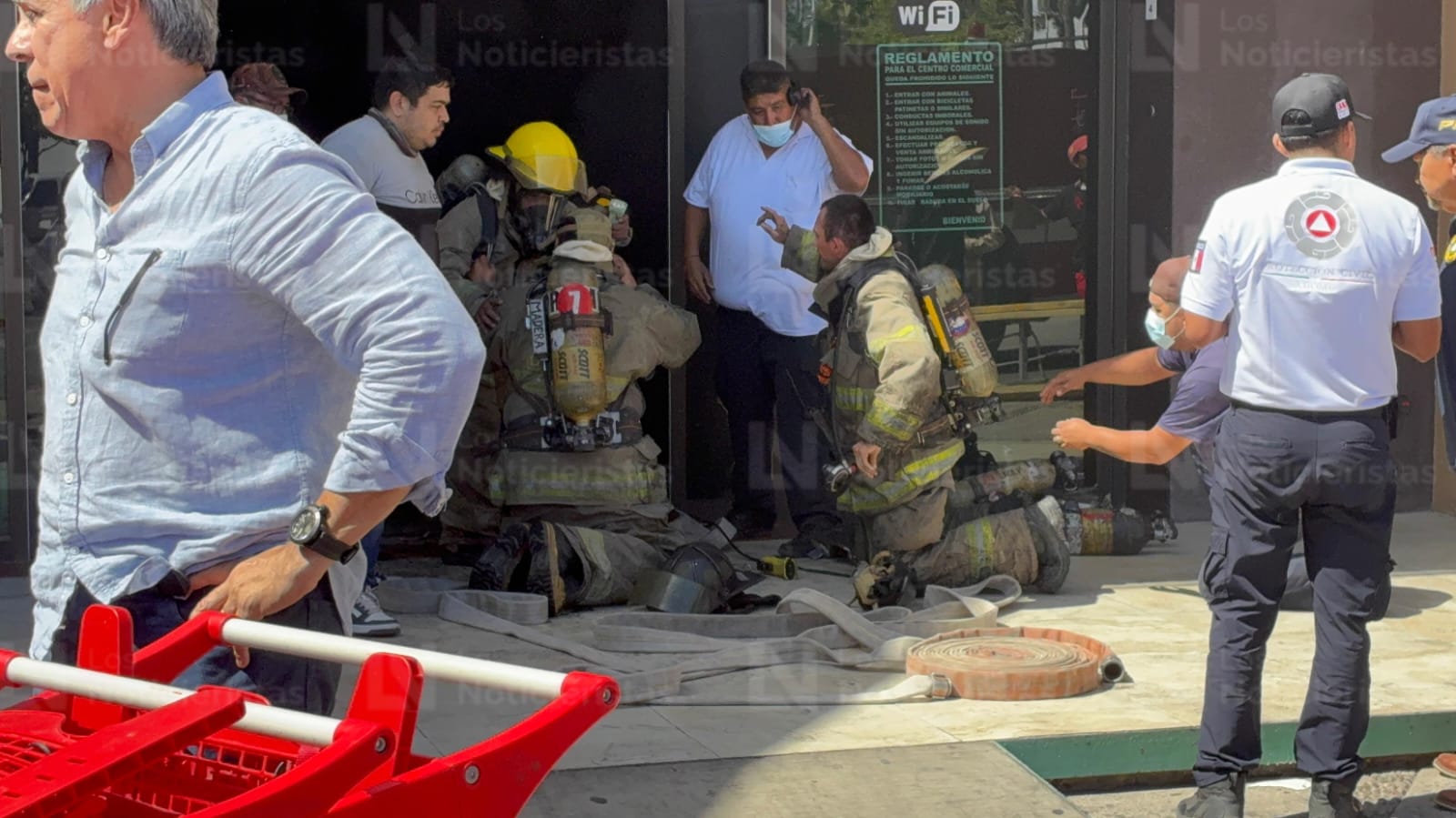 Incendio plaza Fiesta Las Palmas en Los Mochis