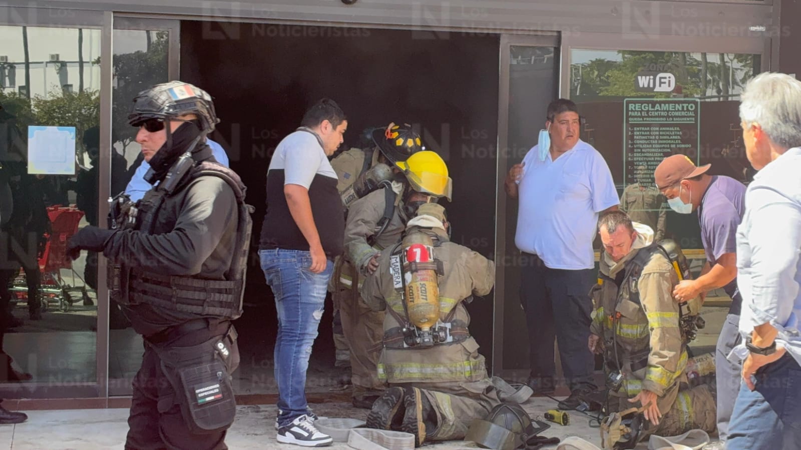 Incendio plaza Fiesta Las Palmas en Los Mochis
