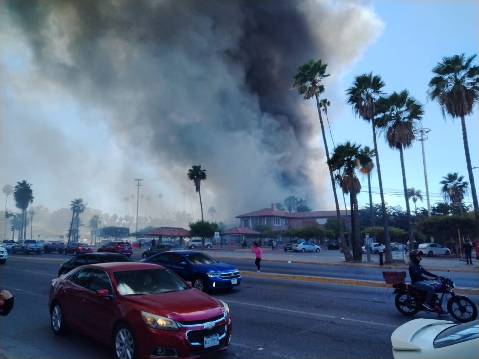 Incendio plaza Fiesta Las Palmas en Los Mochis