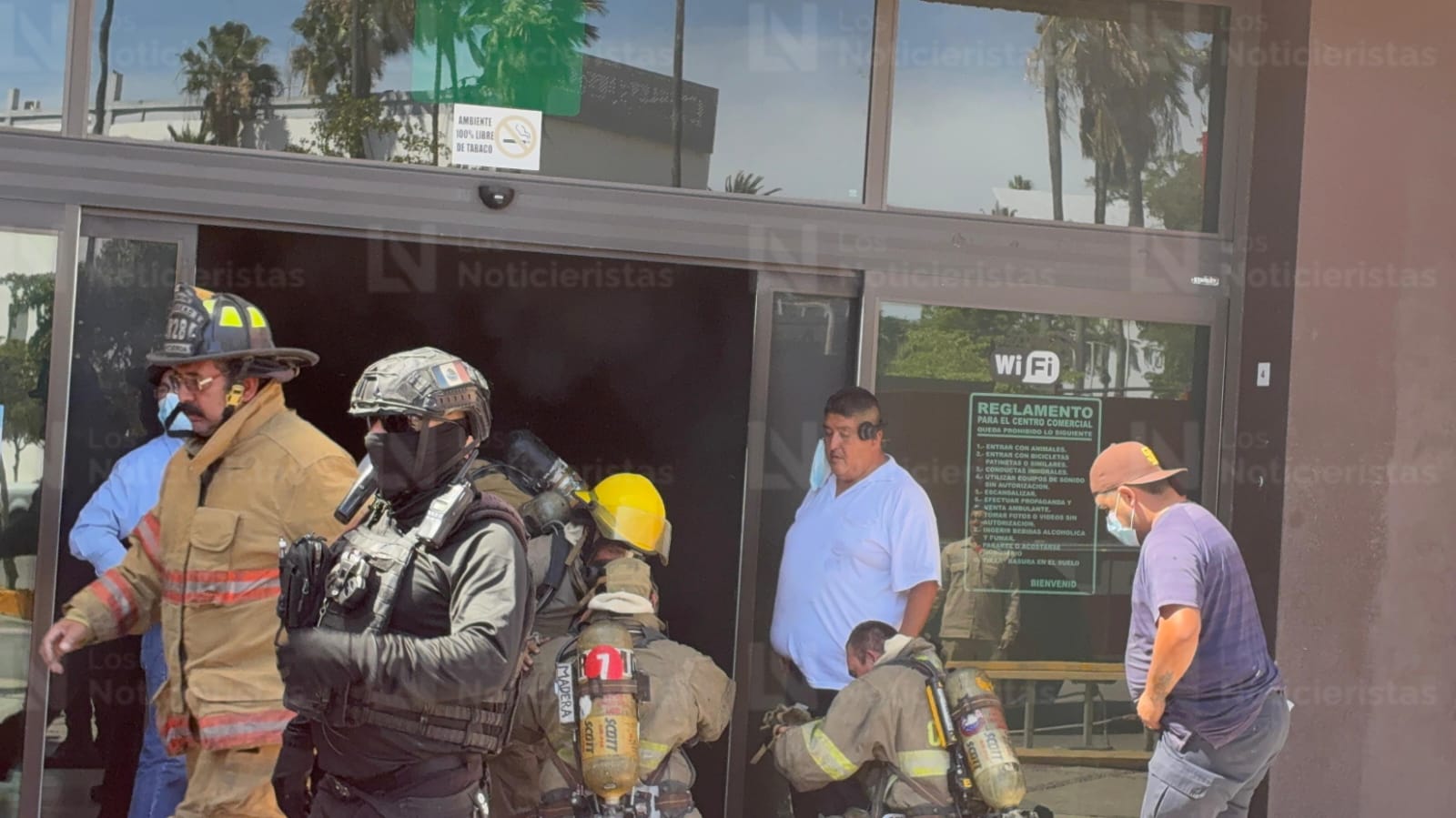 Incendio plaza Fiesta Las Palmas en Los Mochis