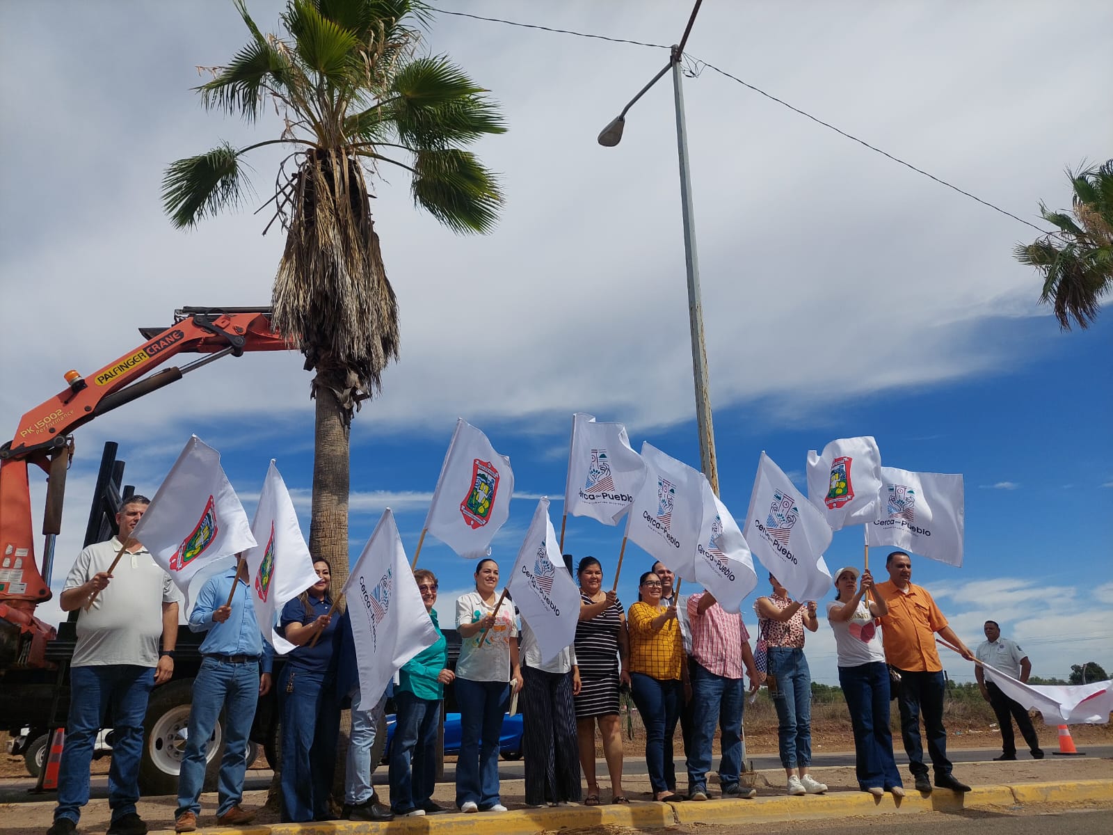Inicia instalación de luminarias en bulevar Benito Juárez, en Guamúchil