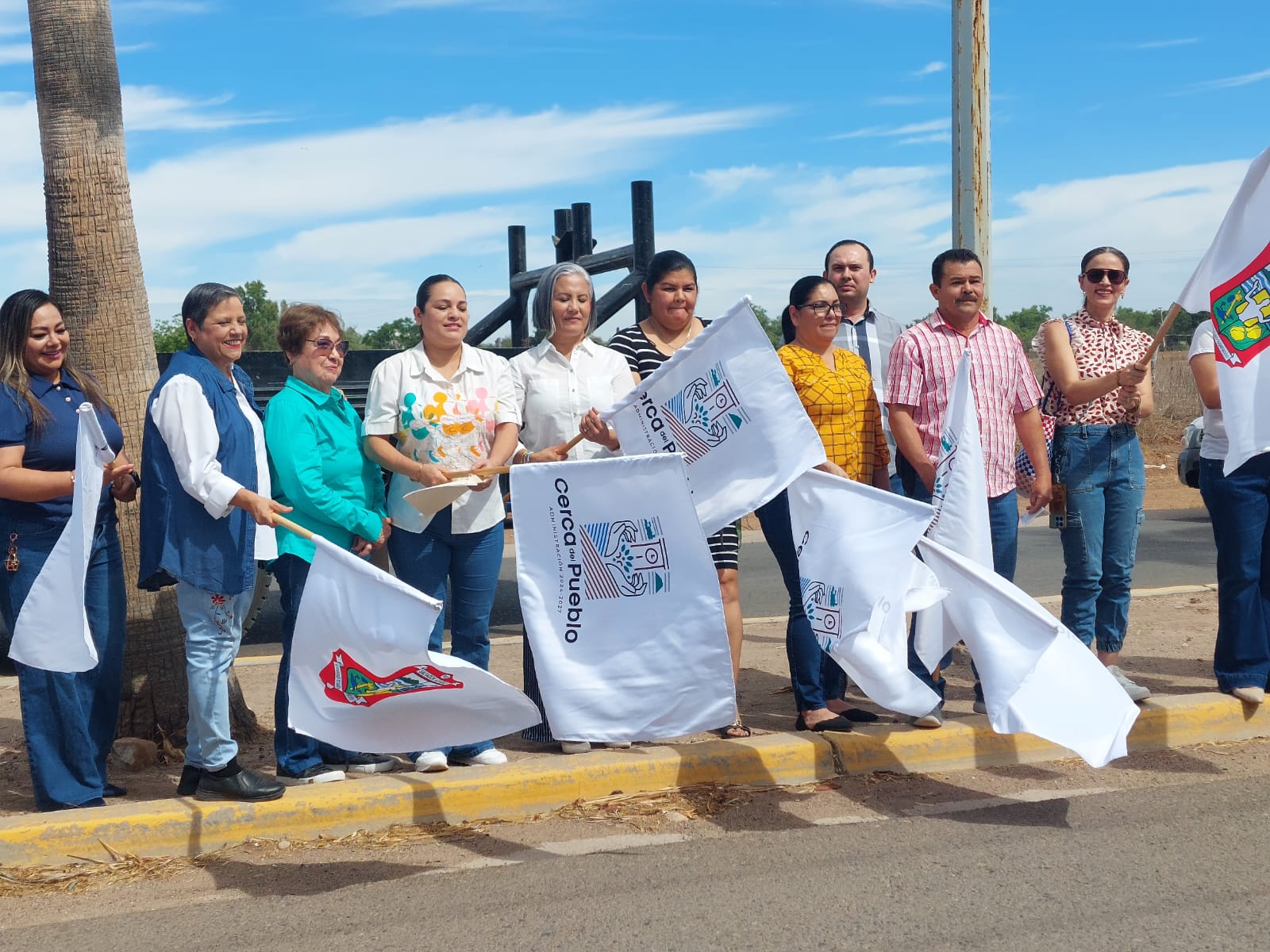 Inicia instalación de luminarias en bulevar Benito Juárez, en Guamúchil