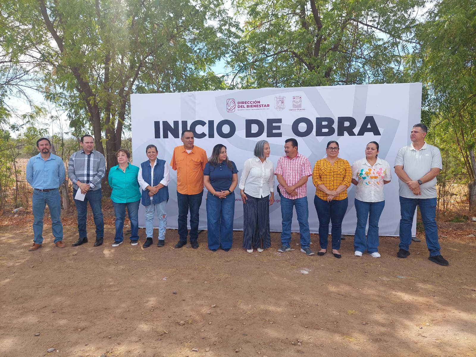 Inicia instalación de luminarias en bulevar Benito Juárez, en Guamúchil
