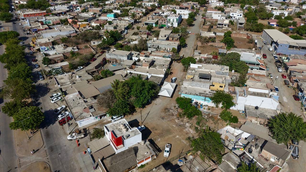 Inicia pavimentación y rehabilitación de sistema sanitario en Valles del Ejido, Mazatlán