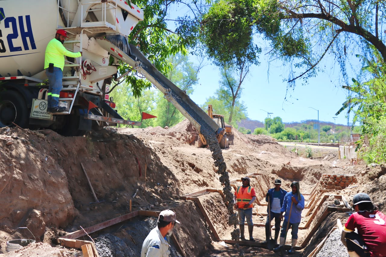 Inician construcción de red de drenaje sanitario en el malecón de Badiraguato