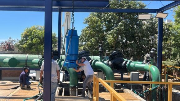 Basura colapsa sistema de drenaje en Mazatlán, Sinaloa; Jumapam instala nuevas bombas en el Cárcamo del Atlántico