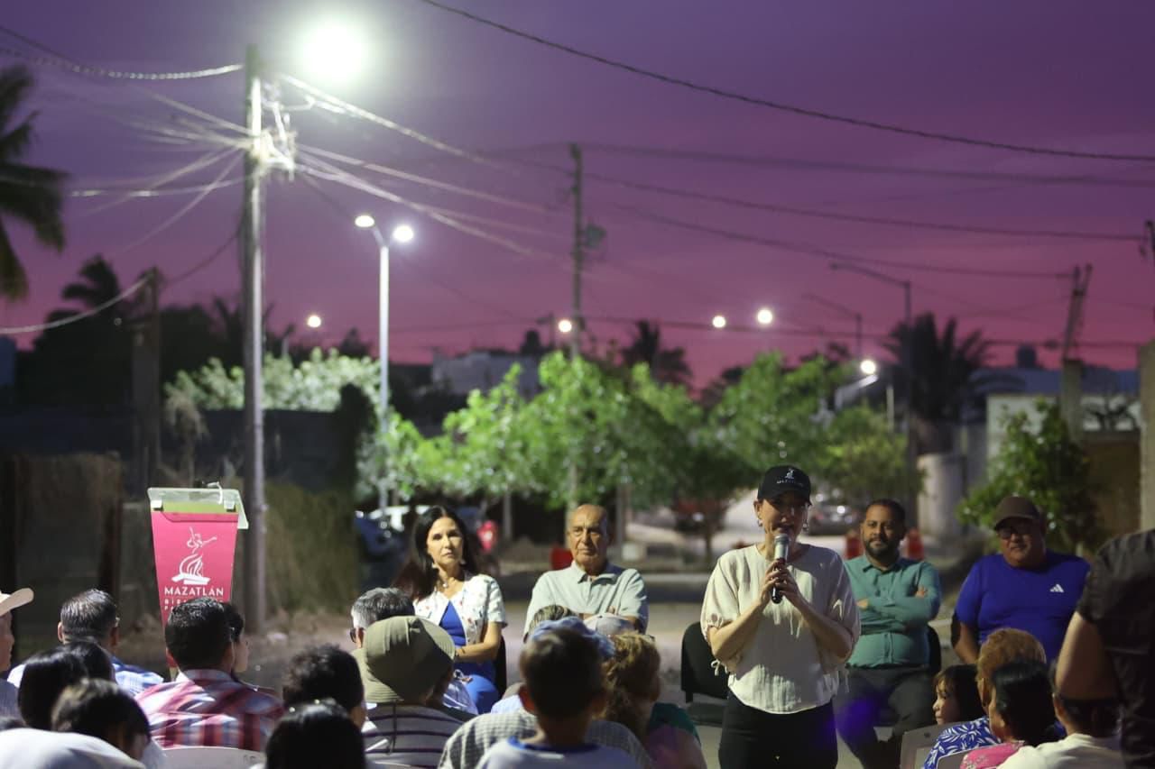 Instalan luminarias en Mazatlán, Sin