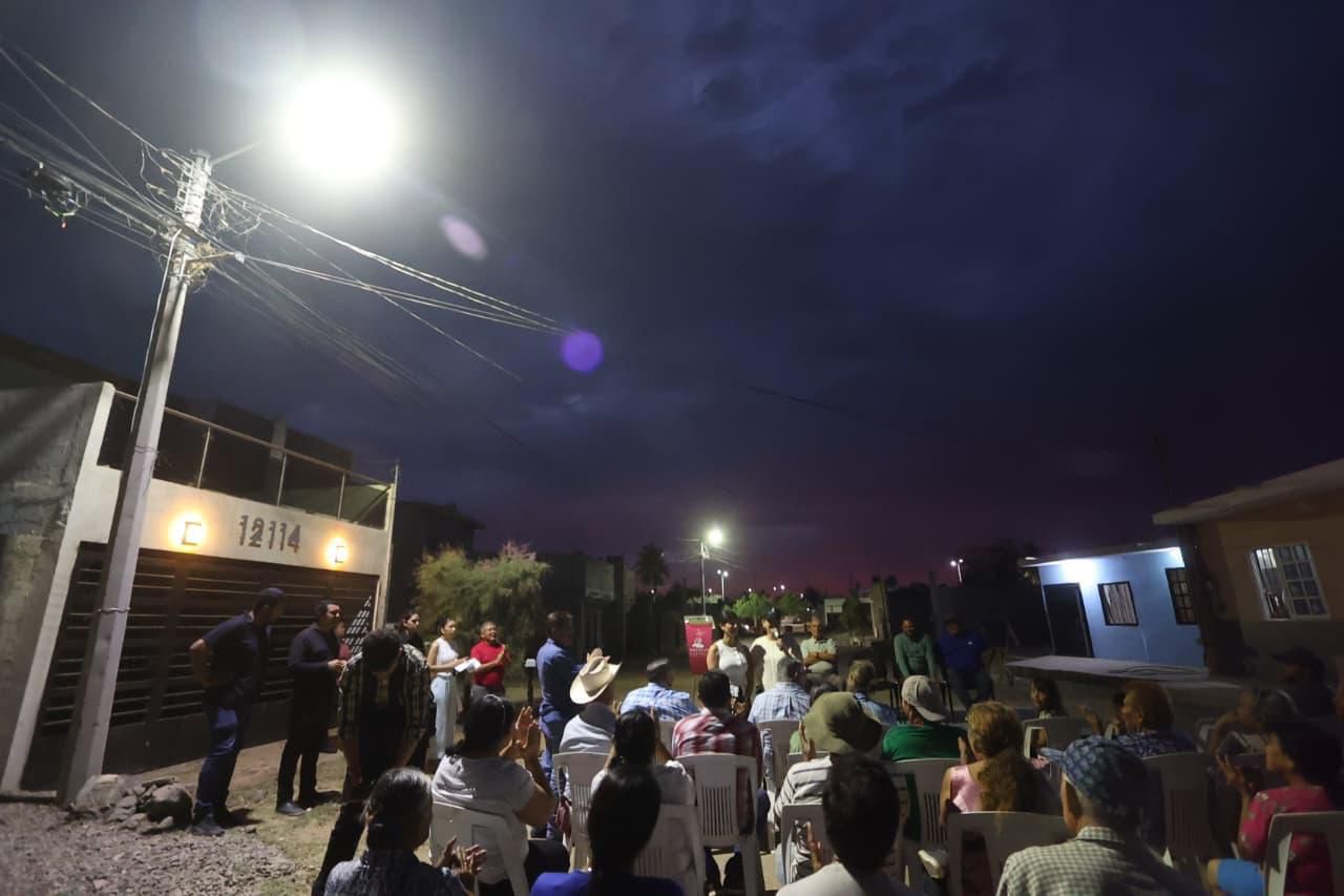 Instalan luminarias en Mazatlán, Sin