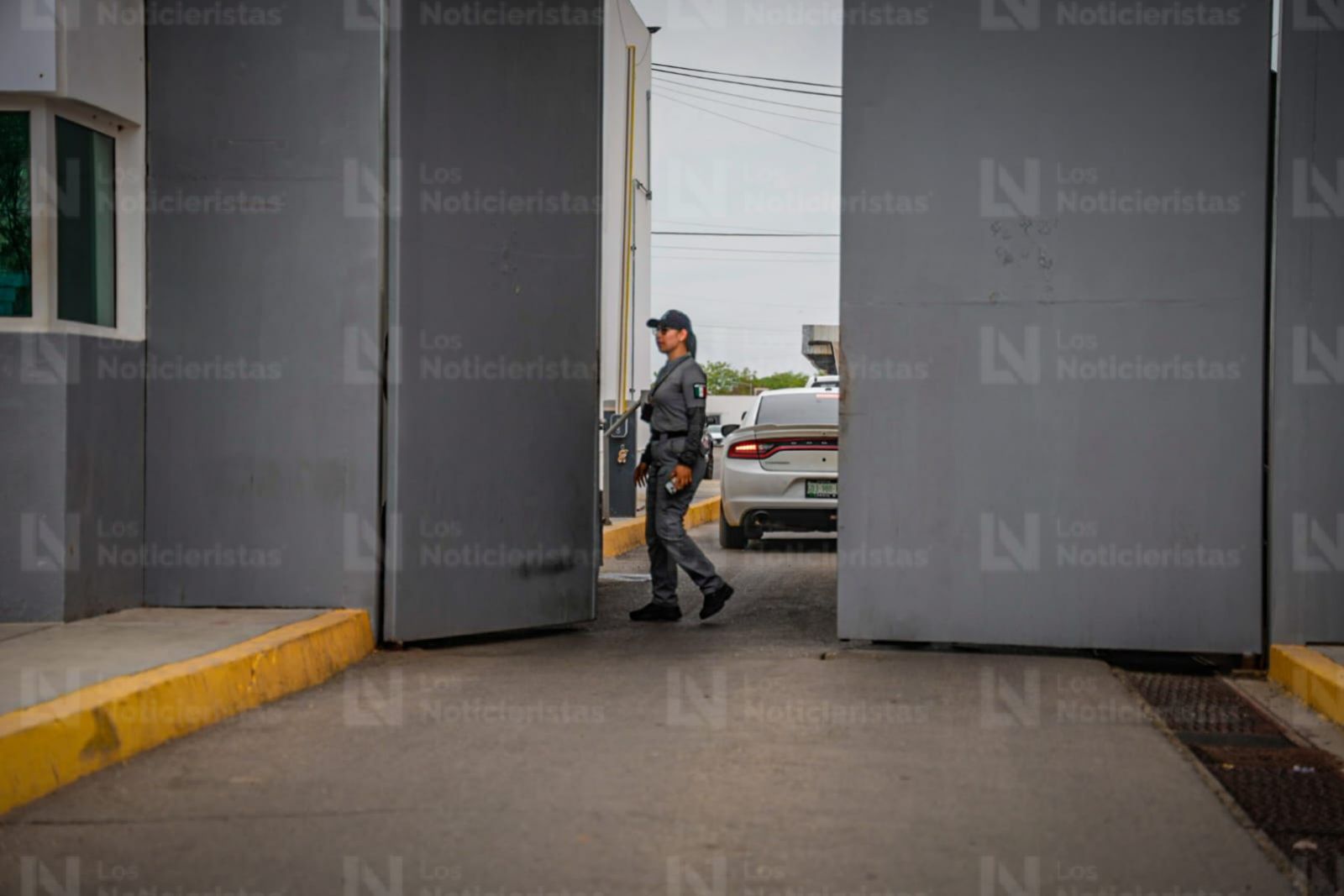 El senador Enrique Inzunza también llega a la FGR para rendir su declaración