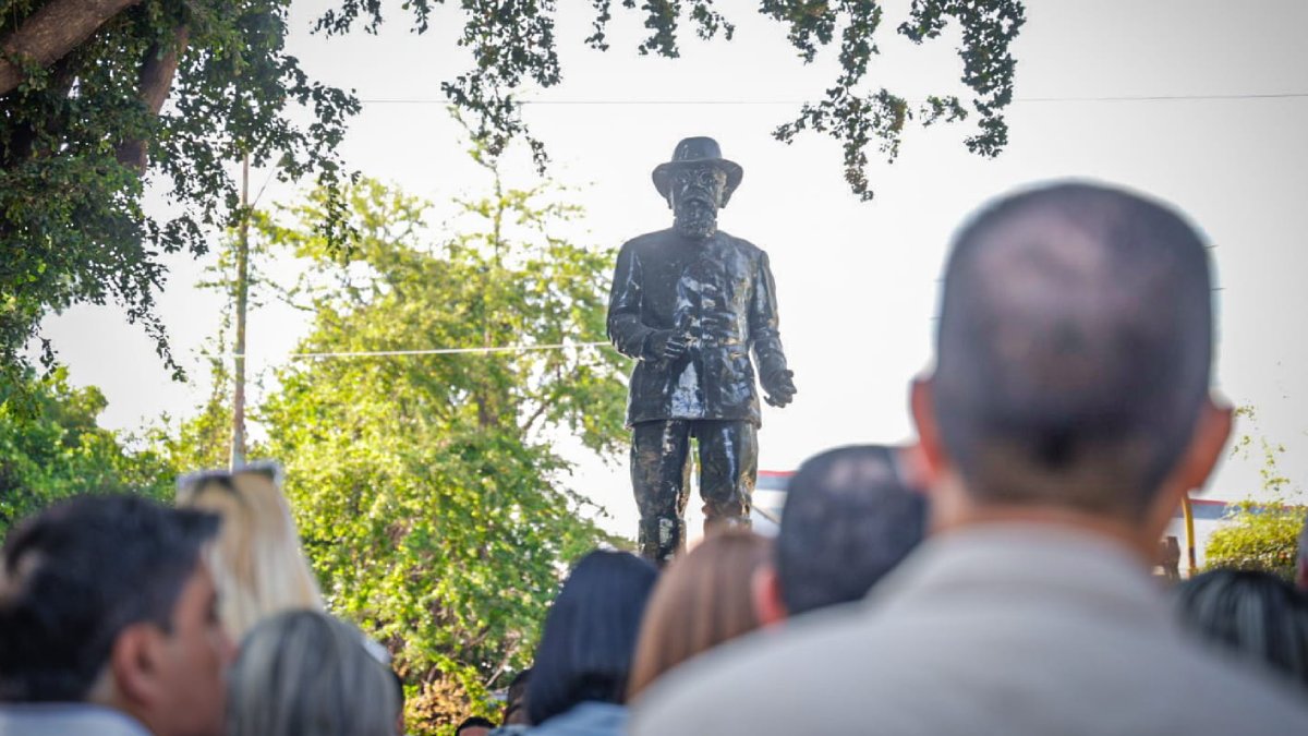 izamiento de bandera por 106 aniversario luctuoso de venustiano carranza culiacan figura