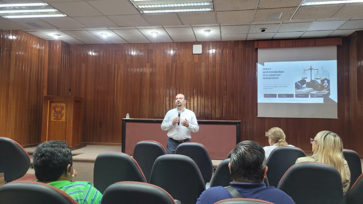 jesus arnoldo serrano castello en charla capacitacion en mazatlan