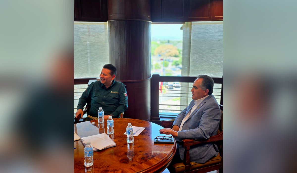 Jesús Madueña Molina en reunión con Julio César Quintero Ledezma