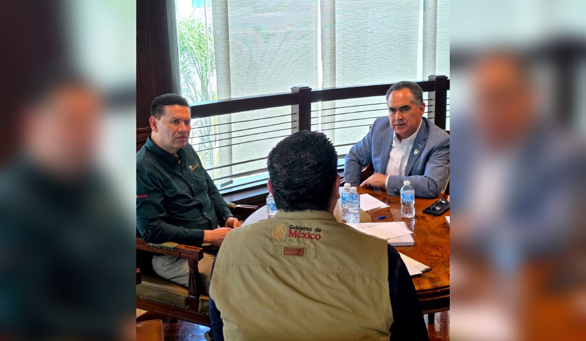 Jesús Madueña Molina en reunión con Julio César Quintero Ledezma