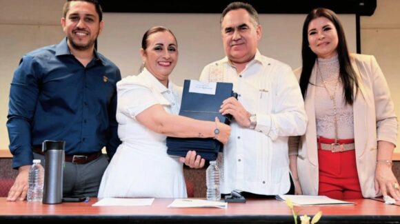 Jesús Madueña entrega 87 titularidades en Enfermería Mazatlán, Sinaloa, fortaleciendo la estabilidad laboral docente en la UAS