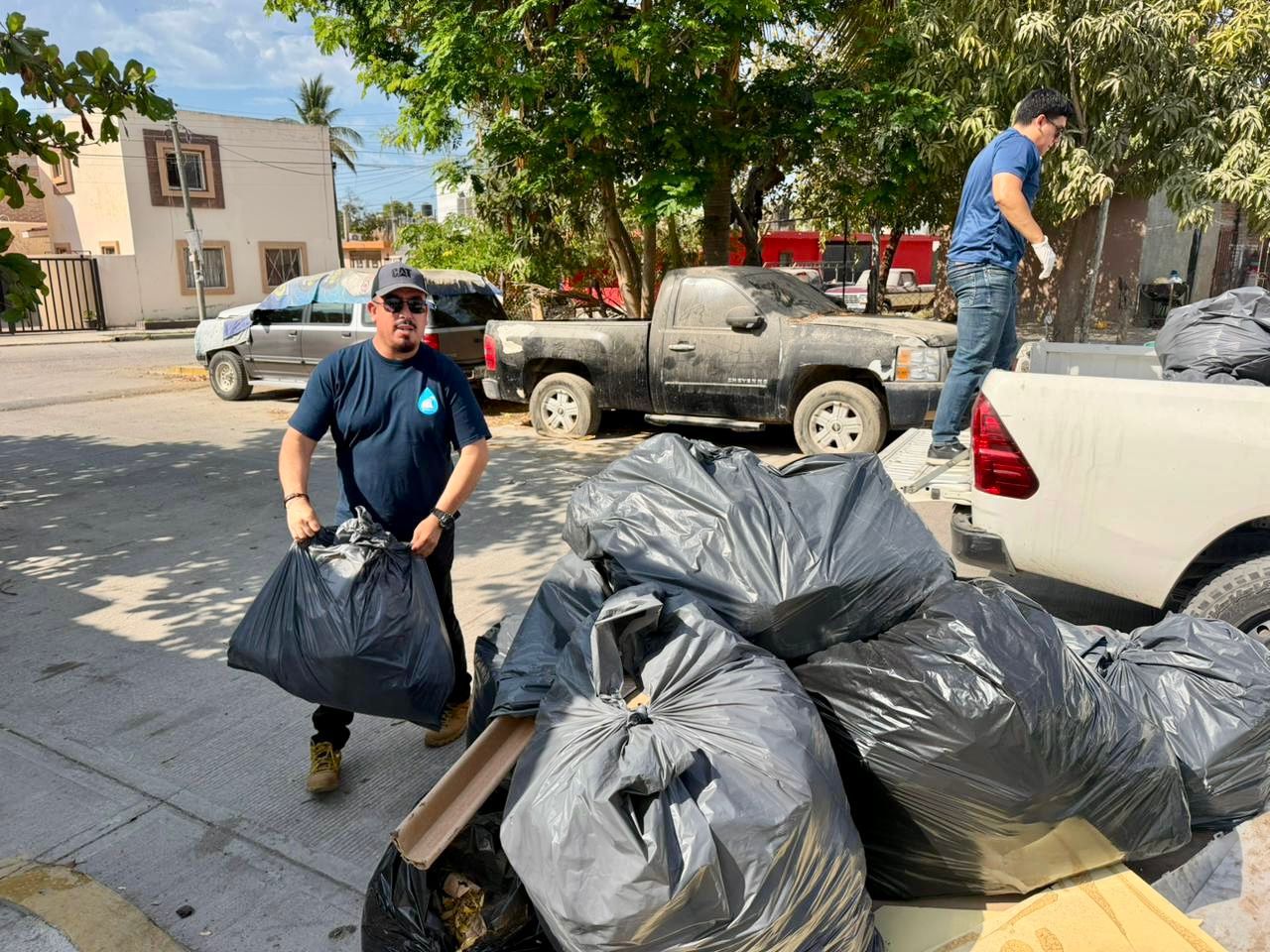 Mazatlán, Sinaloa limpia sus colonias y playas; recolectan 440 costales de basura antes de la temporada de lluvias