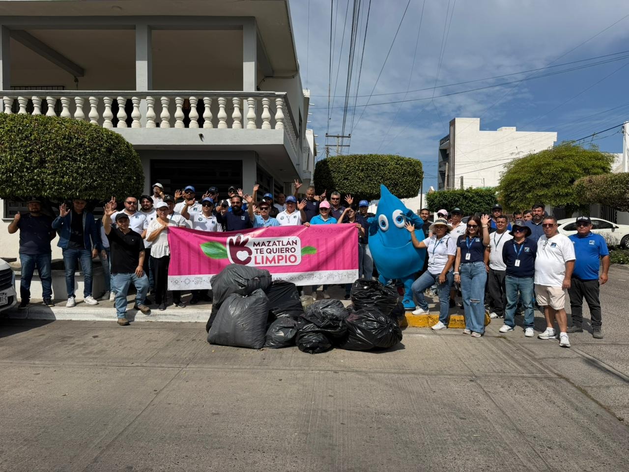 Jornada de limpieza en la colonia Sánchez Celis, en Mazatlán