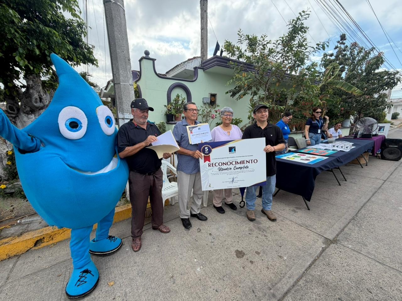 Jornada de limpieza en la colonia Sánchez Celis, en Mazatlán