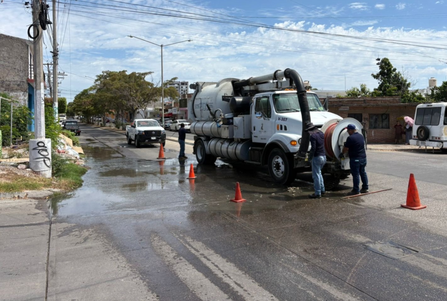Jornada de limpieza en la colonia Sánchez Celis, en Mazatlán