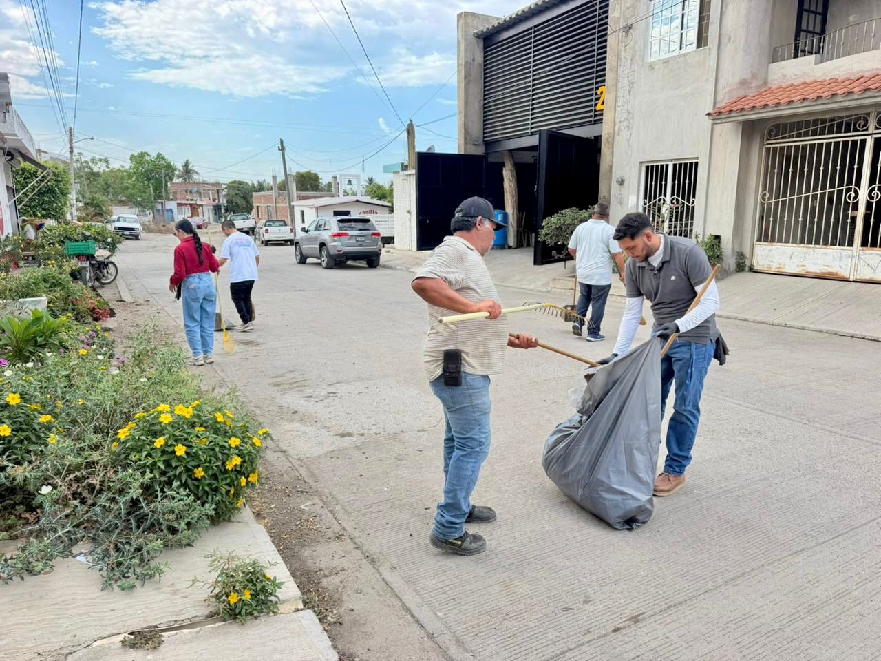 Mazatlán, Sinaloa limpia sus colonias y playas; recolectan 440 costales de basura antes de la temporada de lluvias