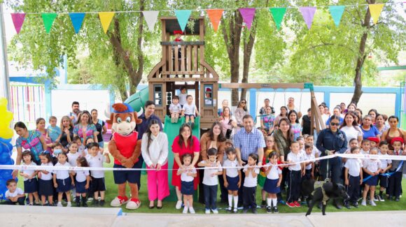 José Paz López entrega área recreativa en kínder de Badiraguato