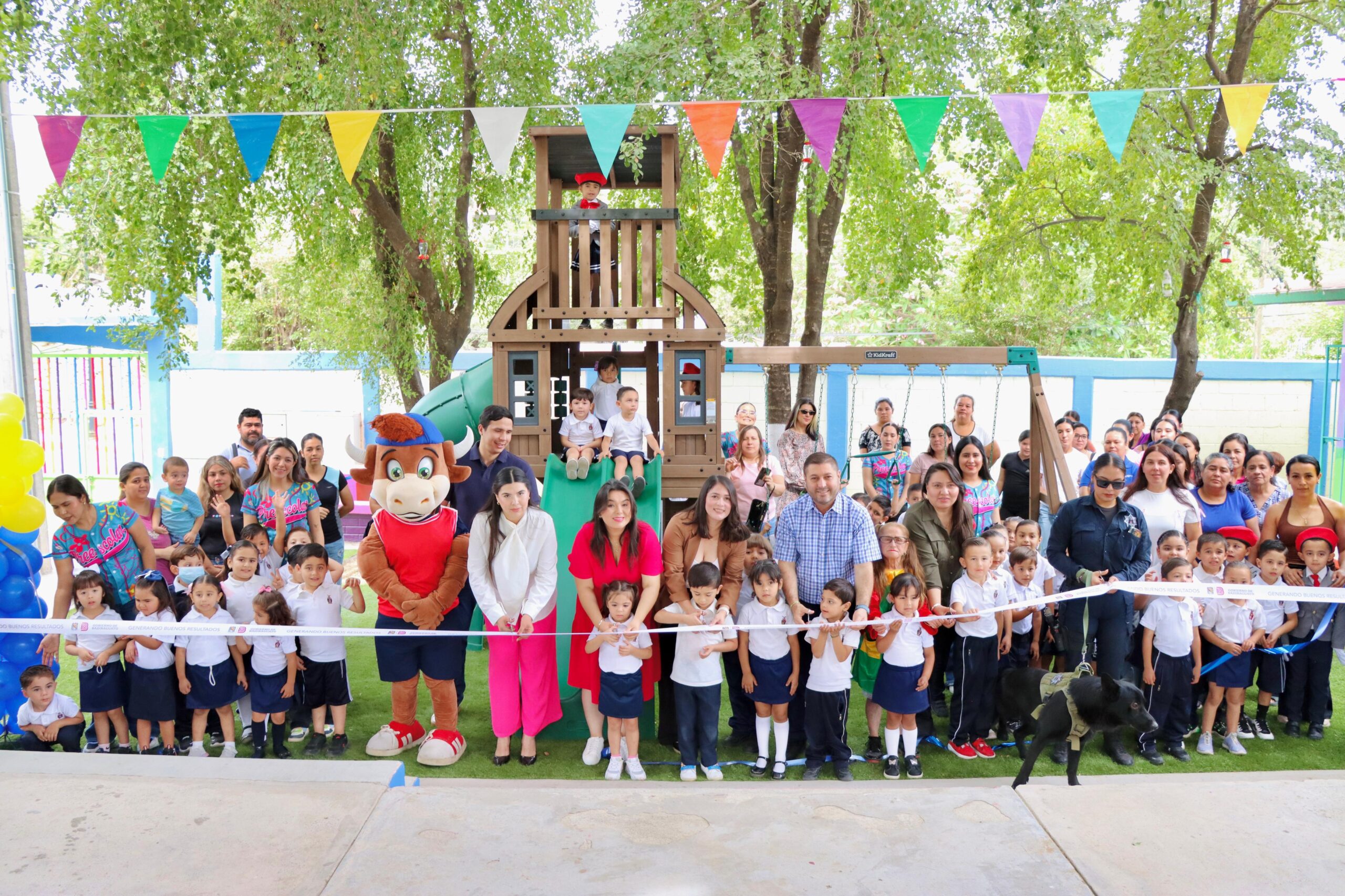José Paz entrega área recreativa en kínder de Badiraguato