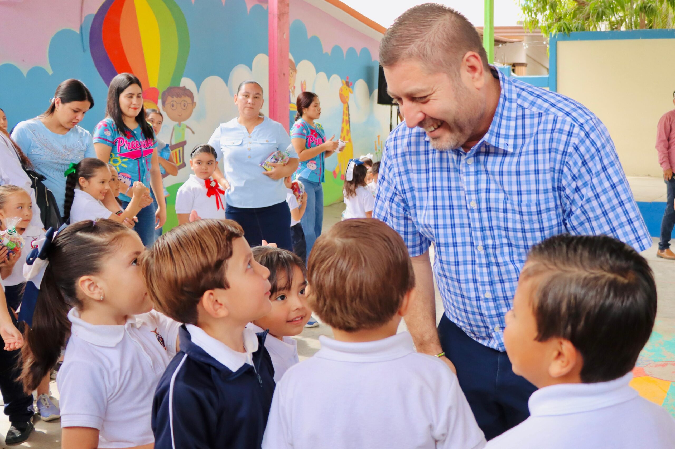 José Paz entrega área recreativa en kínder de Badiraguato