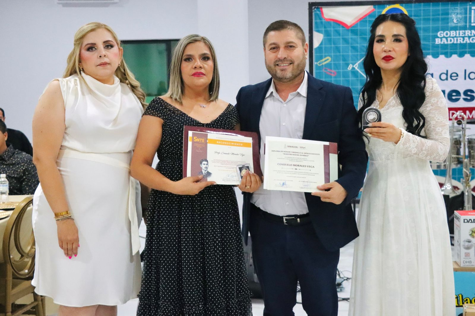 José Paz López Elenes celebra a maestras y maestros en su día