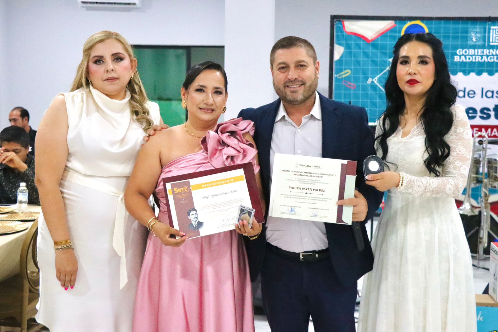 José Paz López Elenes celebra a maestras y maestros en su día