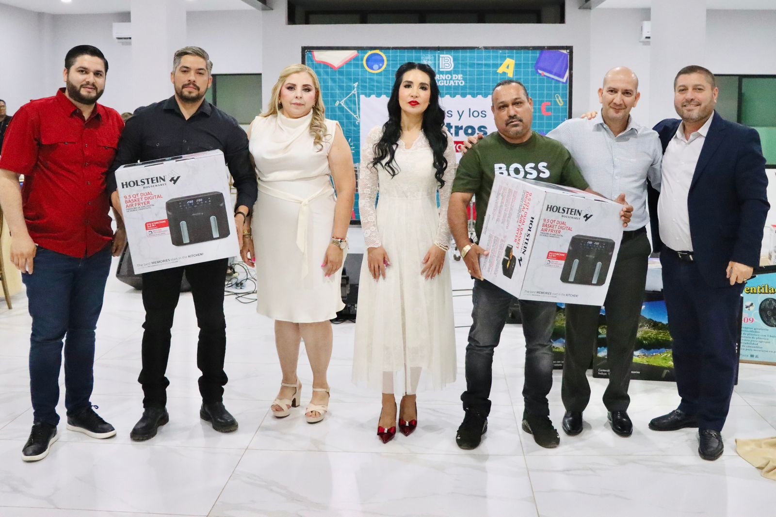 José Paz López Elenes celebra a maestras y maestros en su día