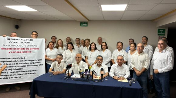 Recortes a jubilados de CFE desatan protestas; denuncian retroactividad y buscan amparo legal